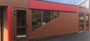 Menuiseries portes et fenêtres sur mesure pour la rénovation du centre de loisirs de Lillebonne - RENOVAL Menuiseries 76