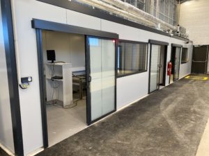 Fabrication menuiseries aluminium pose par clipsage sur construction hors-site Douanes Calais - RENOVAL Menuiseries 62